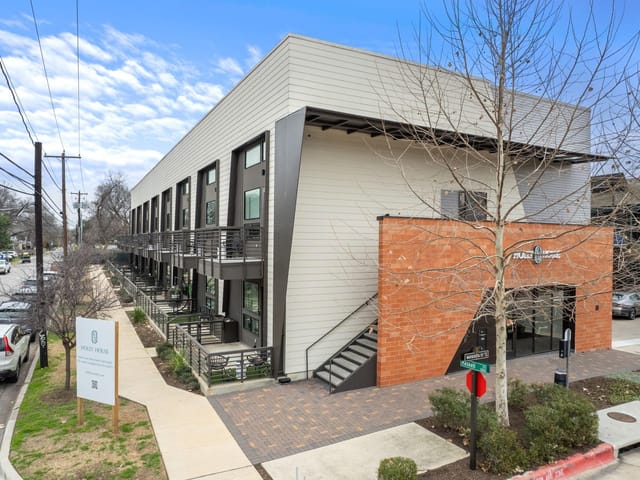 49 Navasota St Unit #217