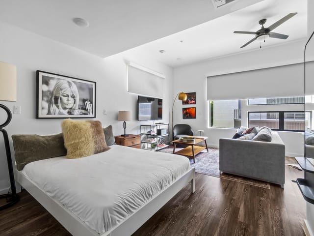 49 Navasota ST Unit #220
