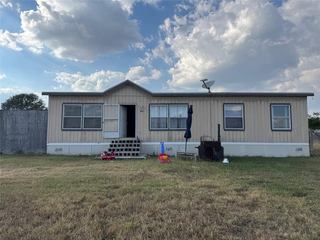 490 Rosewood Dr
