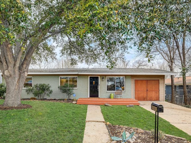4900 Eastdale DR
