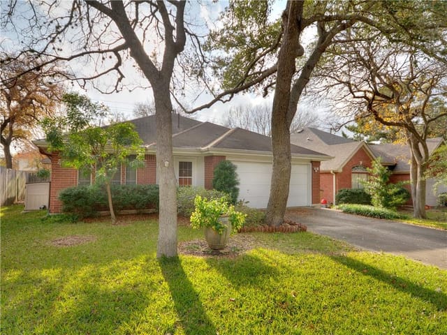 4901 Alta Loma Dr