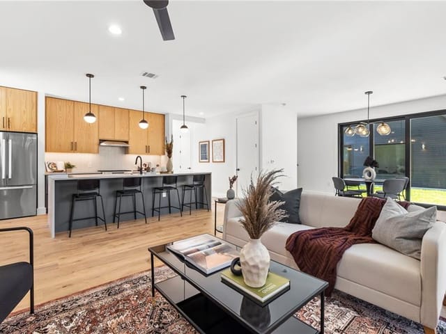 4901 Santa Anna St Unit #B