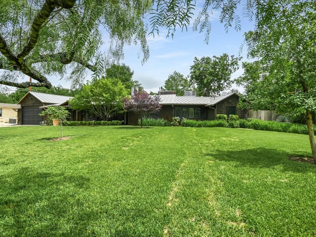 4901 Valley Oak DR