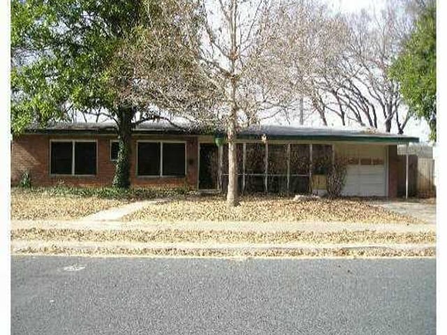 4902 Westfield Dr