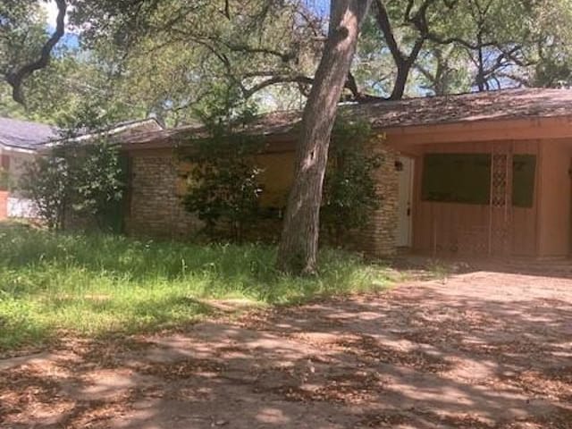 4903 Enchanted Ln