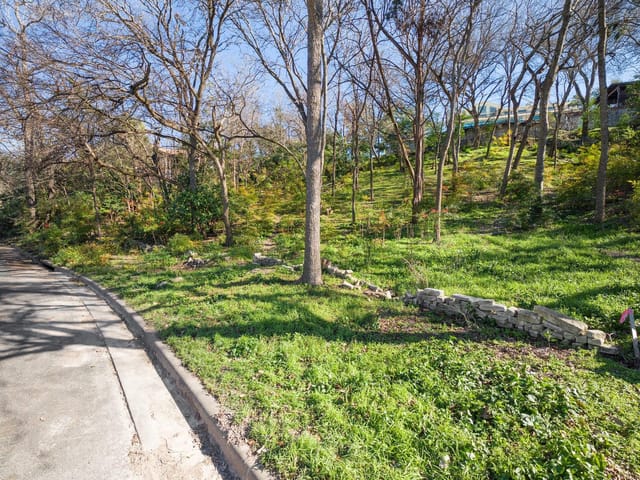 4904 Westview Dr
