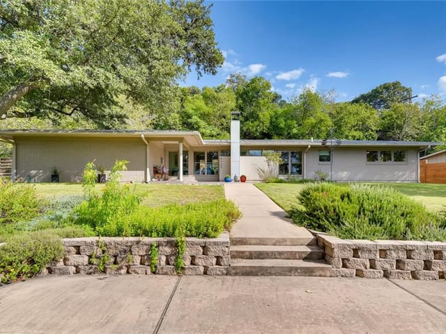 4905 Beverly Hills Dr