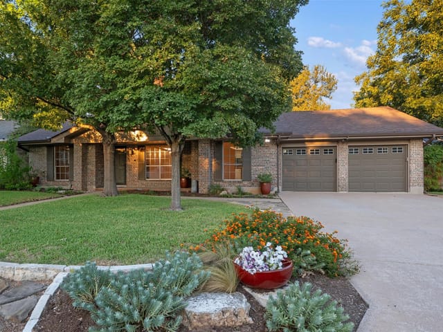 4905 Canyonwood Dr