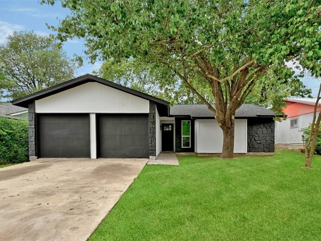 4905 Lambs LN