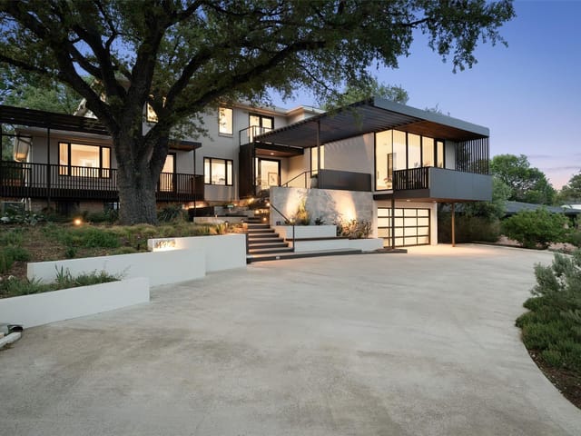 4906 Balcones Dr