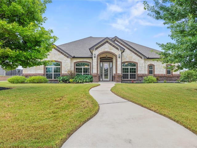 4906 Deerwood LOOP