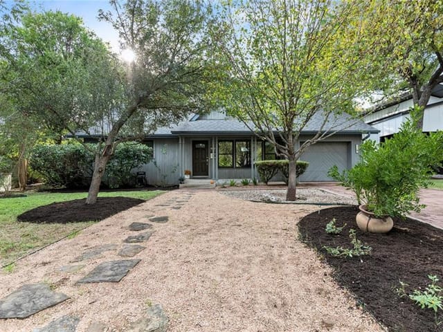 4906 Strass Dr