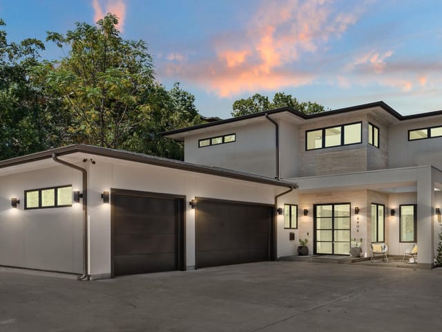 4908 Beverly Skyline