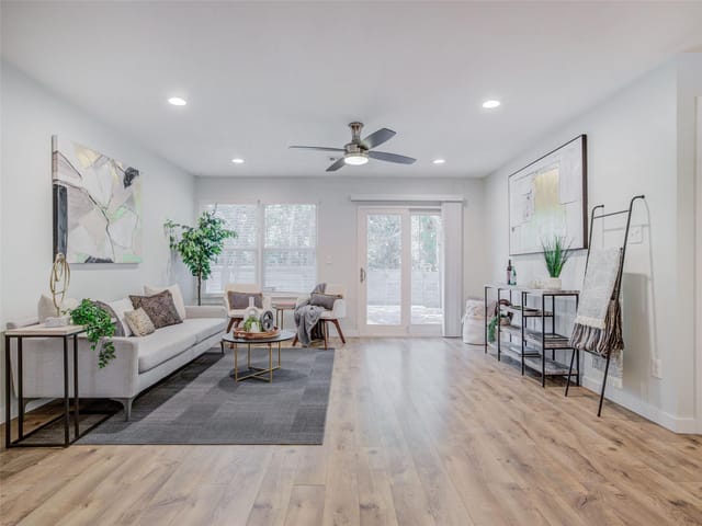 4909 Aberdeen Cir