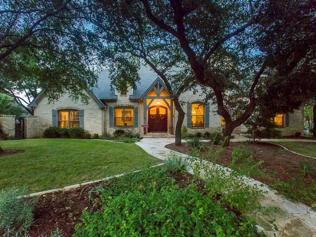4909 Westview Dr