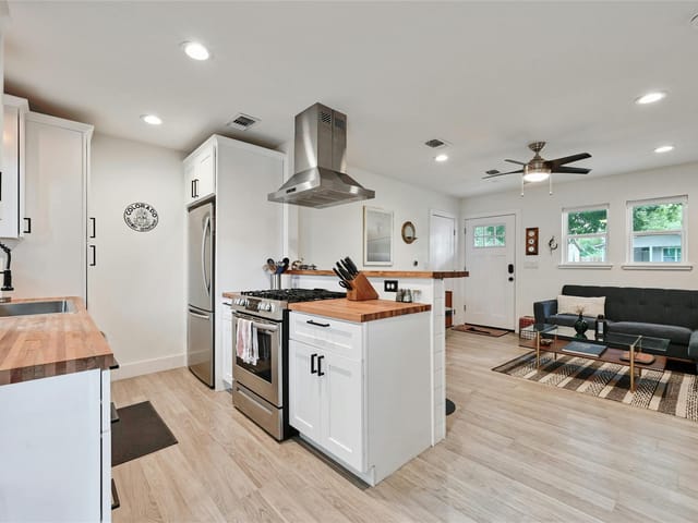 4911 Gladeview Dr Unit #1
