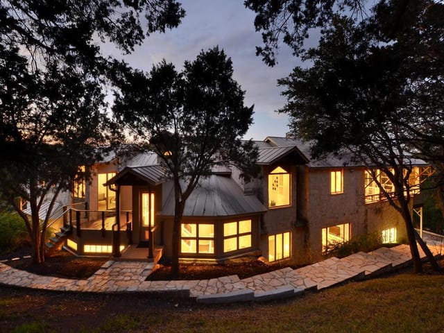 4911 Mantle Dr