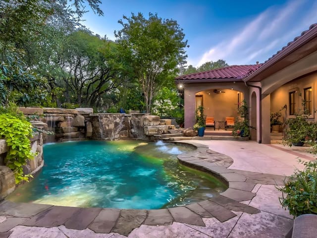 4916 Paraiso Pkwy