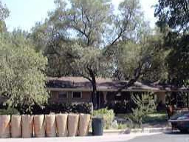 4916 ROLLINGWOOD DR