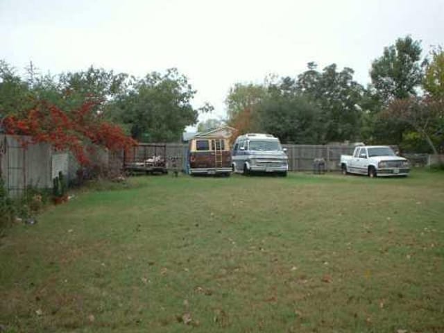 4923 Old Castle
