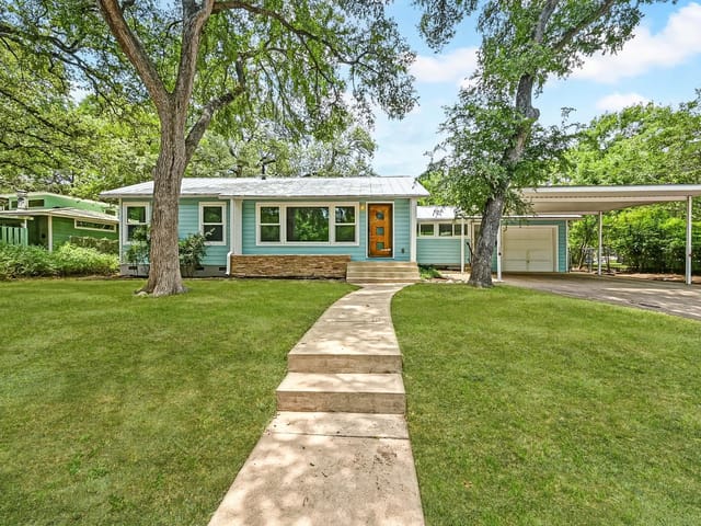 4928 Strass DR