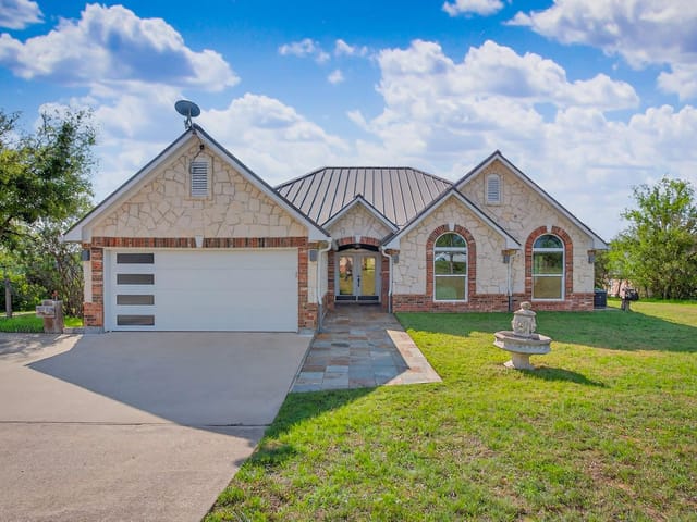 493 Chimney Cove Dr