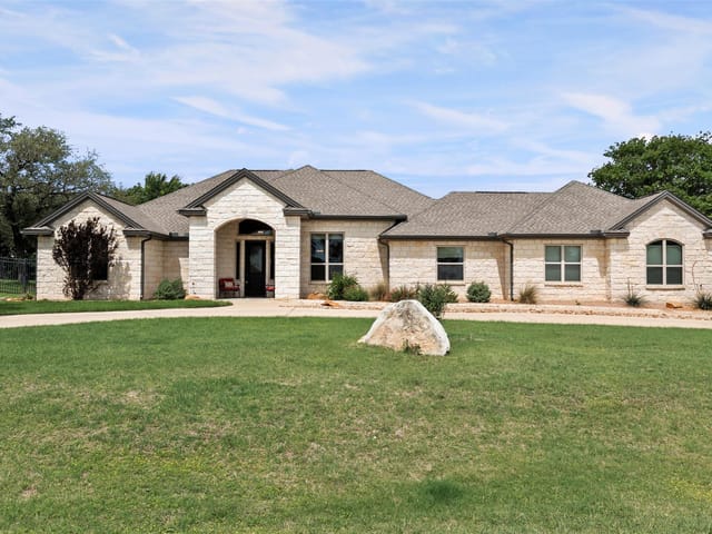 4950 Lago Vista Dr