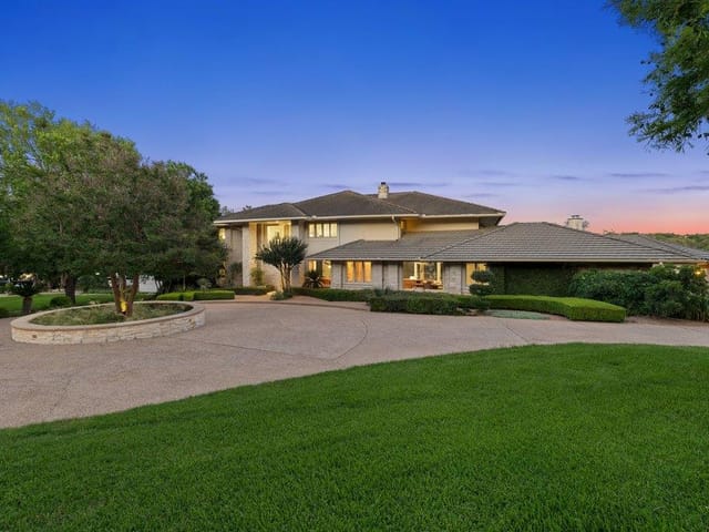 View 5 CHAMPIONSHIP Dr in Hills Lakeway Ph 01 5 CHAMPIONSHIP Dr - front exterior - Luxury home in Hills Lakeway Ph 01, The Hills, TX