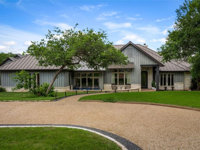 5 Clarendon LN - front exterior - Luxury home in Rob Roy Ph 02, Austin, TX