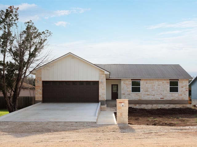5 Quiet Meadow Cir