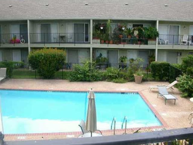 500 E Riverside Dr Unit #105