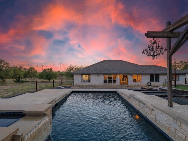 500 Madrone Ranch TRL
