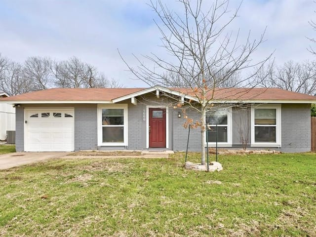5000 Brassiewood Dr