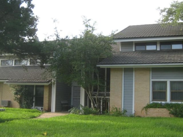 5000 Greystone Dr