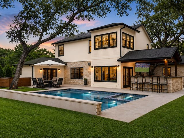 5000 Jeffery PL - front exterior - Luxury home in Dellana Hills Sec 02 - Rollingwood, West Lake Hills, TX