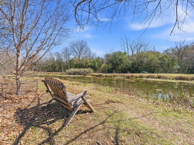 View 5000 Mission Oaks BLVD Unit #30 in Parke At Travis Country Condom 5000 Mission Oaks BLVD Unit #30 - front exterior - Luxury home in Parke At Travis Country Condom, Austin, TX