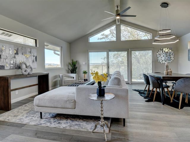 5001 Pryor LN