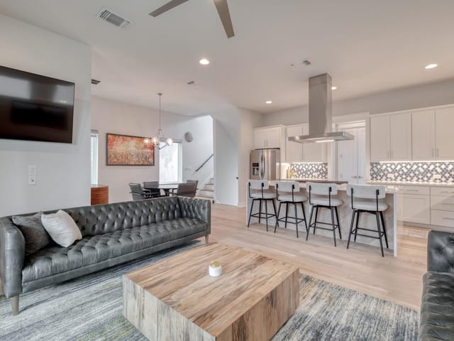 5002 E Pecan Springs RD Unit #7