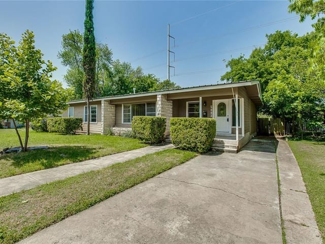 5002 Westfield Dr