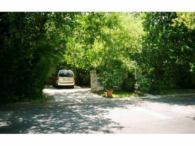 5003 FAIRVIEW Dr