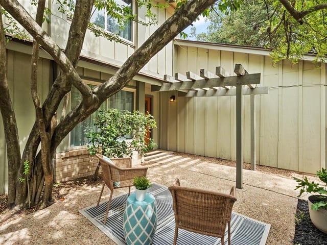 5004 Fort Clark Dr