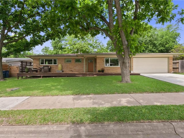 5004 N Fresco Dr