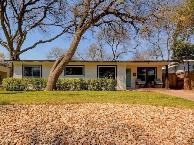 5004 STRASS Dr