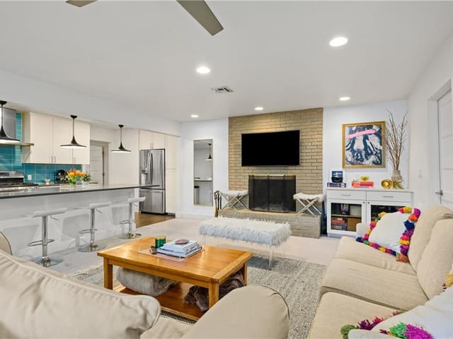 5004 Westfield DR