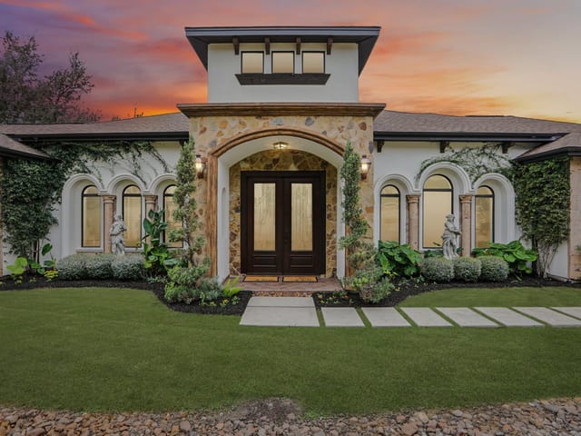 View 5005 McIntyre CIR 5005 McIntyre CIR - property photo 1 - Luxury home in Austin, TX