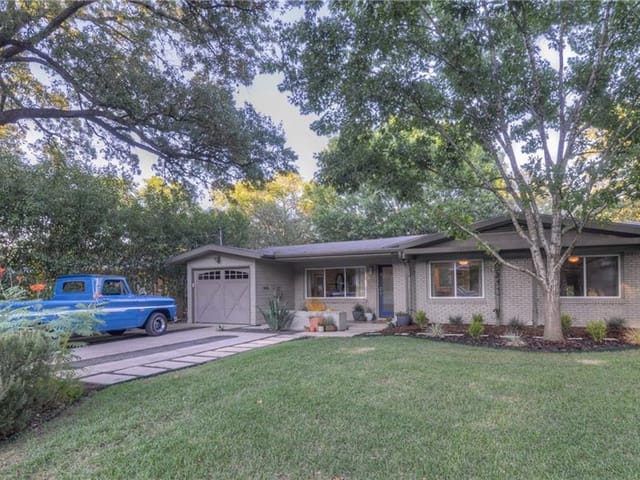 5005 Strass Dr