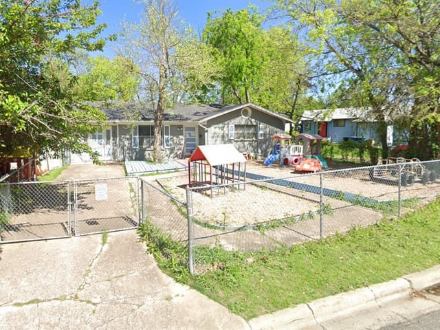 5006 Crestmont Dr