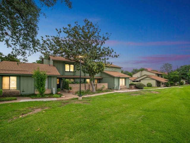 5007 Fort Clark DR