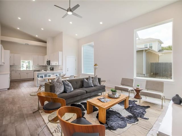 5008 Baker St