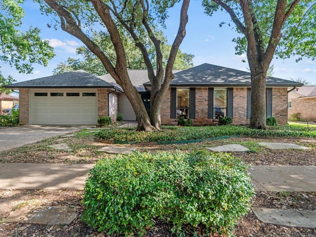 5008 Desert Oak Cir